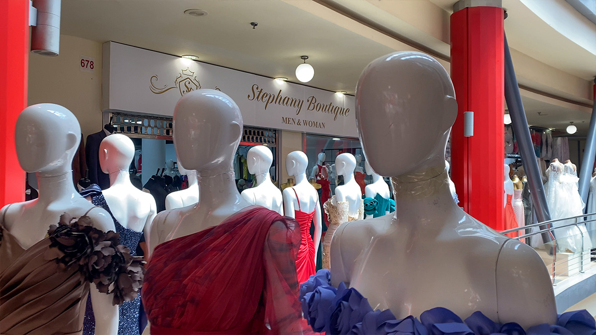 Magazin Stephany Boutique la etajul 1 în Dragonul Roșu