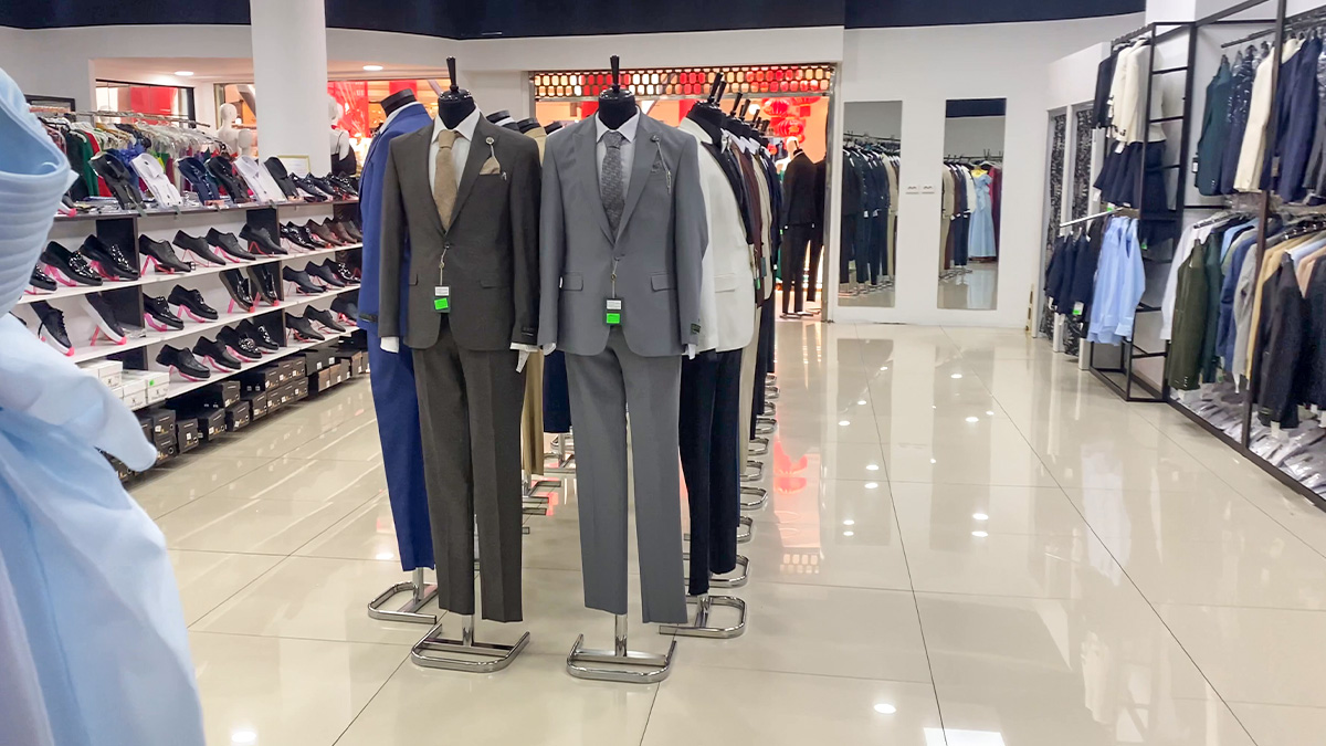 Rochie pentru ea și costum pentru el: ținuta de eveniment aleasă dintr-un singur loc 1 rochie și costum pentru eveniment