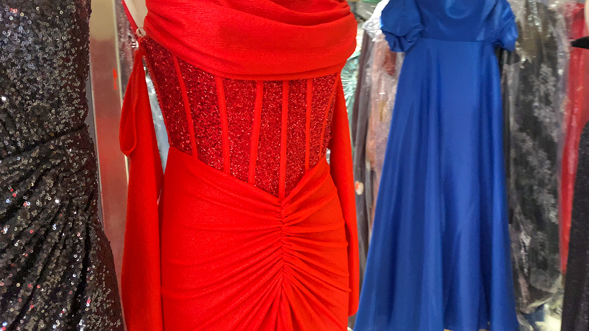 Detalii rochie Stephany Boutique Detalii de rochie și material la Stephany Boutique